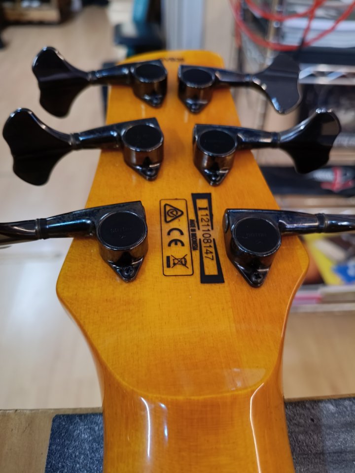Bajo Ibanez GVB36 Gérald Veasley de segunda mano · Foto 6 de 9 · Bizkaia · 1190 €
