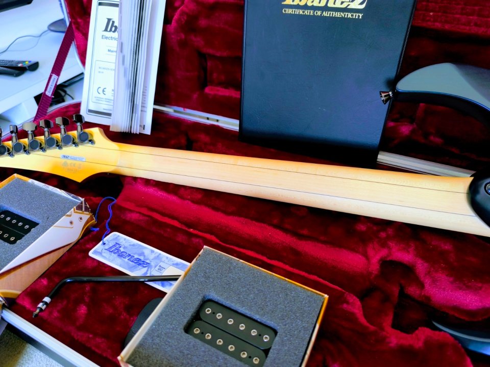 IBANEZ RGA 8420 SDF J. Custom (Bare Knuckle) de segunda mano · Foto 5 de 10 · Sevilla · 3000 €