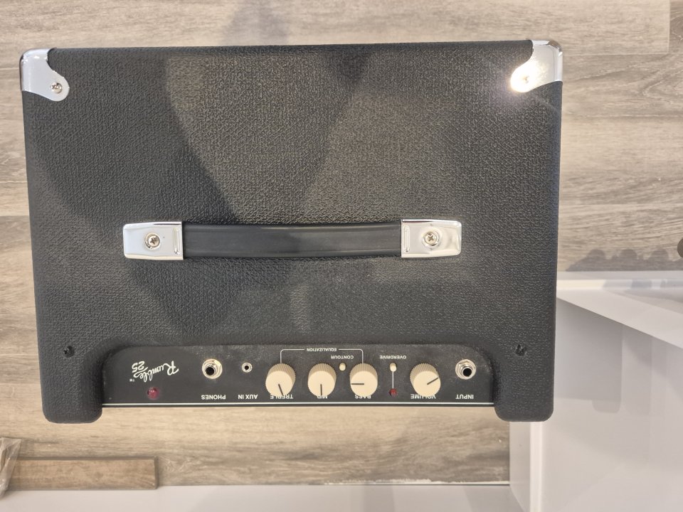 Amplificador bajo Fender rumble 25