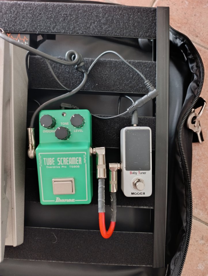 Pedales y pedalboard de segunda mano · Foto 2 de 4 · Ourense · 1 €