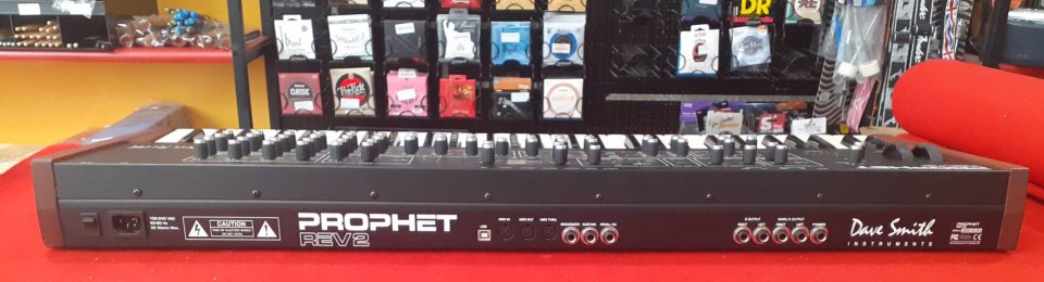 Dave Smith Instruments Prophet Rev2 8 Voice de segunda mano · Foto 5 de 5 · Girona · 1890 €