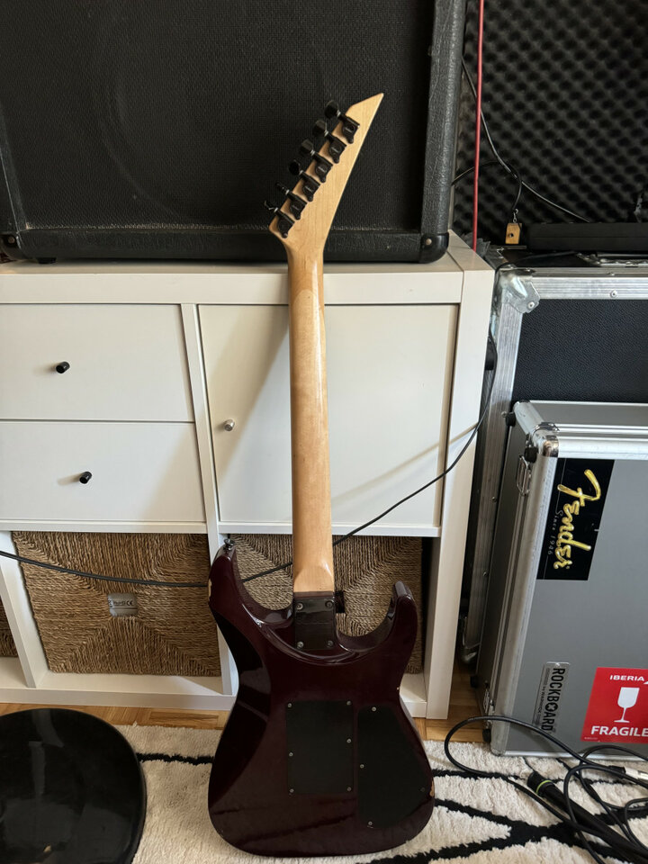 Jackson zurda DK2L. Zurdo