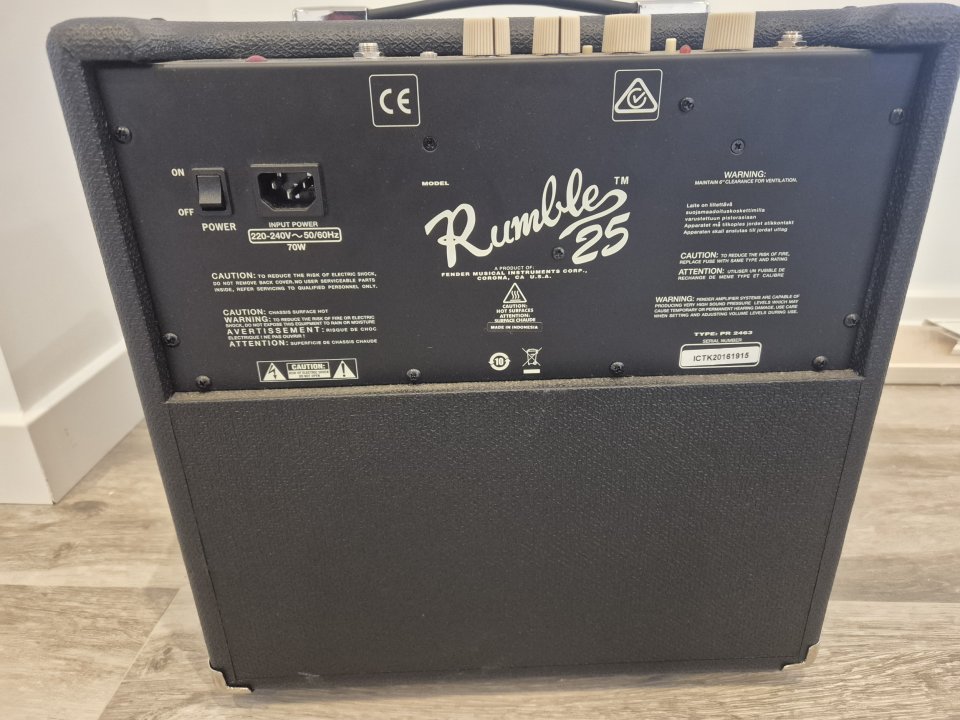 Amplificador bajo Fender rumble 25