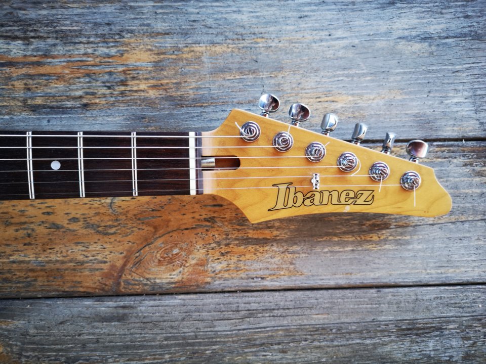 Ibanez AZ2204N-BK Prestige Black de segunda mano · Foto 9 de 10 · Huelva · 1399 €