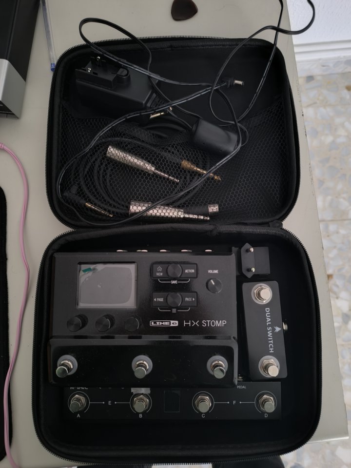 Line 6 HX Stomp con accesorios de segunda mano · Foto 4 de 4 · Ciudad Real · 520 €