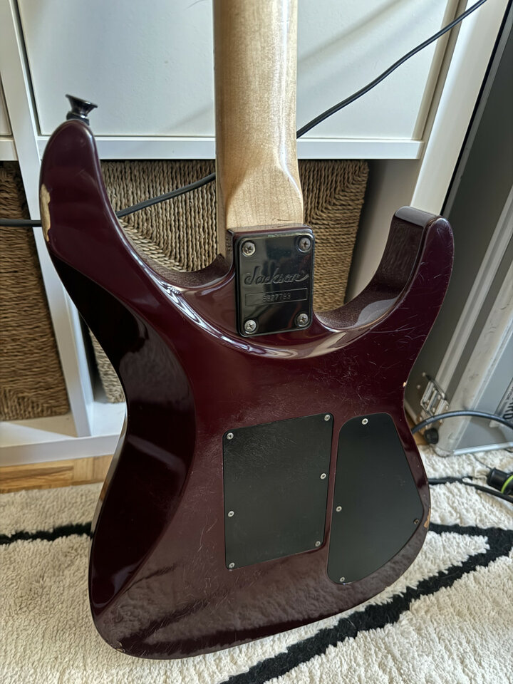 Jackson zurda DK2L. Zurdo