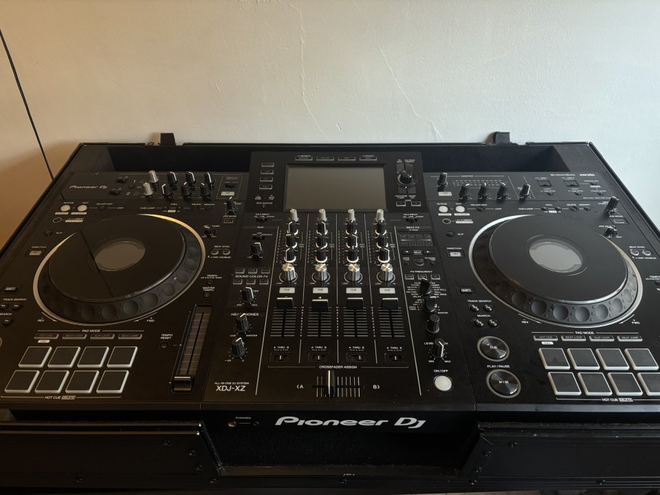 Pioneer DJ XDJ-XZ sistema todo en uno