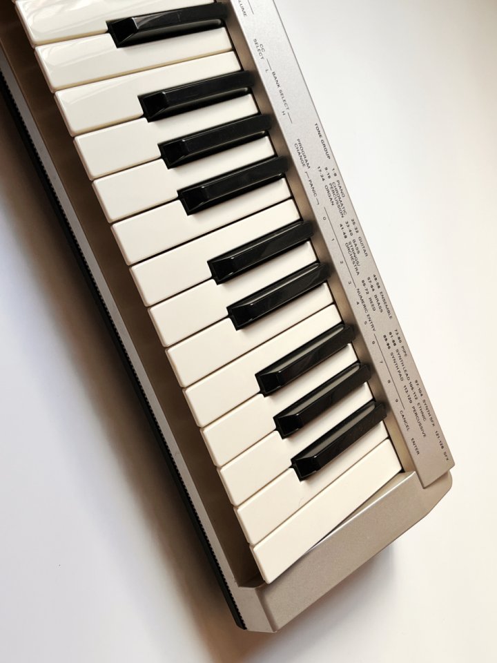 Controlador MIDI Roland ED PC180A de segunda mano · Foto 2 de 5 · Sevilla · 40 €