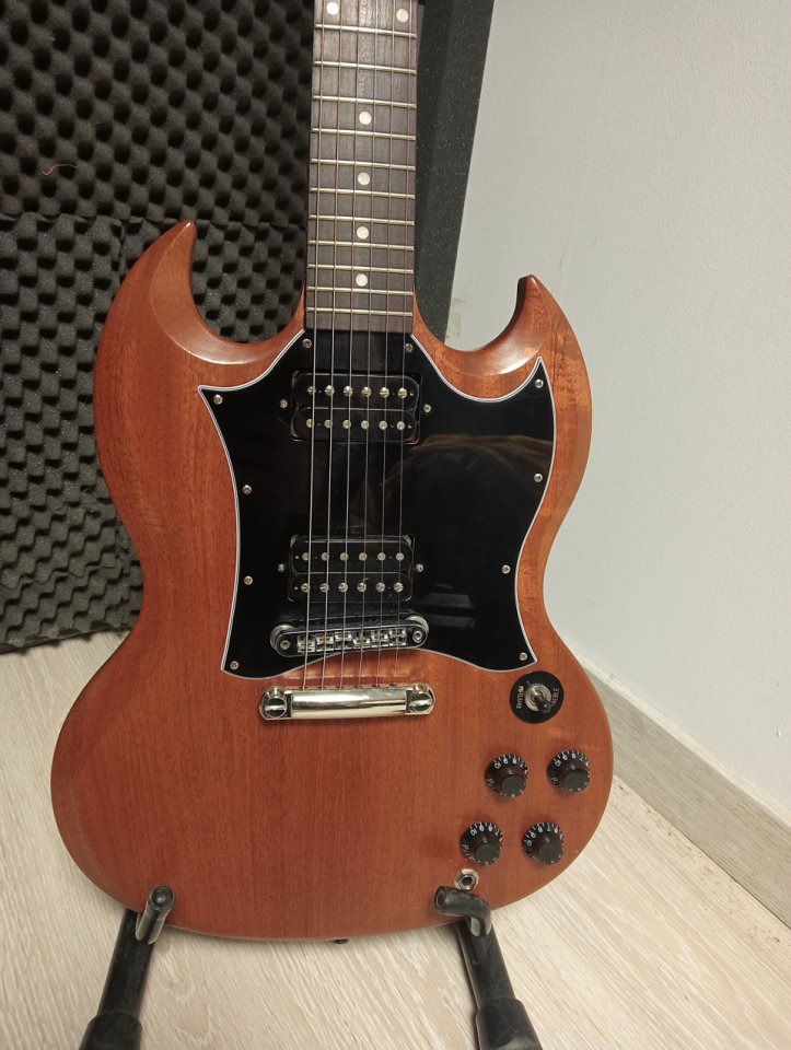 Gibson SG TRIBUTE de segunda mano · Foto 1 de 6 · León · 1000 €