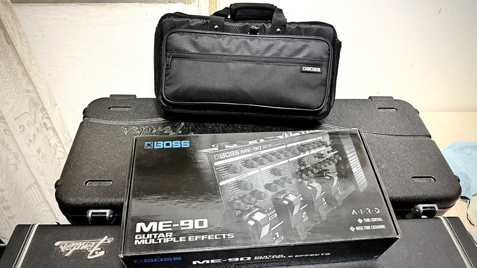 Pack Boss ME-90 (Como nueva, 3 meses de uso) + Bluetooth + Funda y Enchufe. de segunda mano · Foto 1 de 7 · Sevilla · 320 €