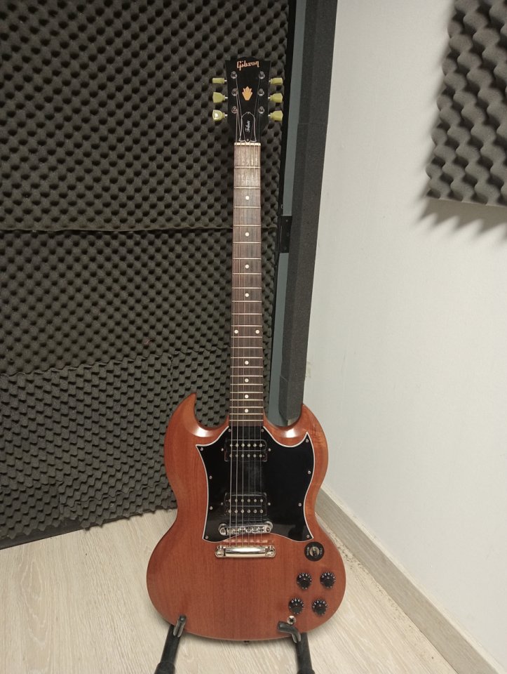 Gibson SG TRIBUTE de segunda mano · Foto 3 de 6 · León · 1000 €