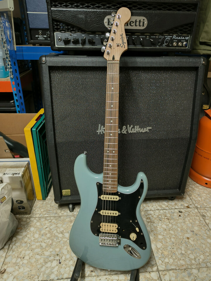 Squier stratocaster con super distortion