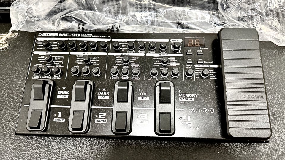 Pack Boss ME-90 (Como nueva, 3 meses de uso) + Bluetooth + Funda y Enchufe. de segunda mano · Foto 4 de 7 · Sevilla · 320 €