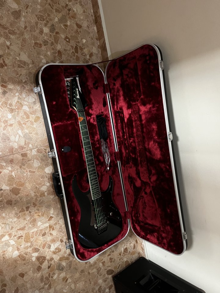 Vendo guitarra Ibanez Prestige de segunda mano · Foto 1 de 4 · Castellón · 1100 €