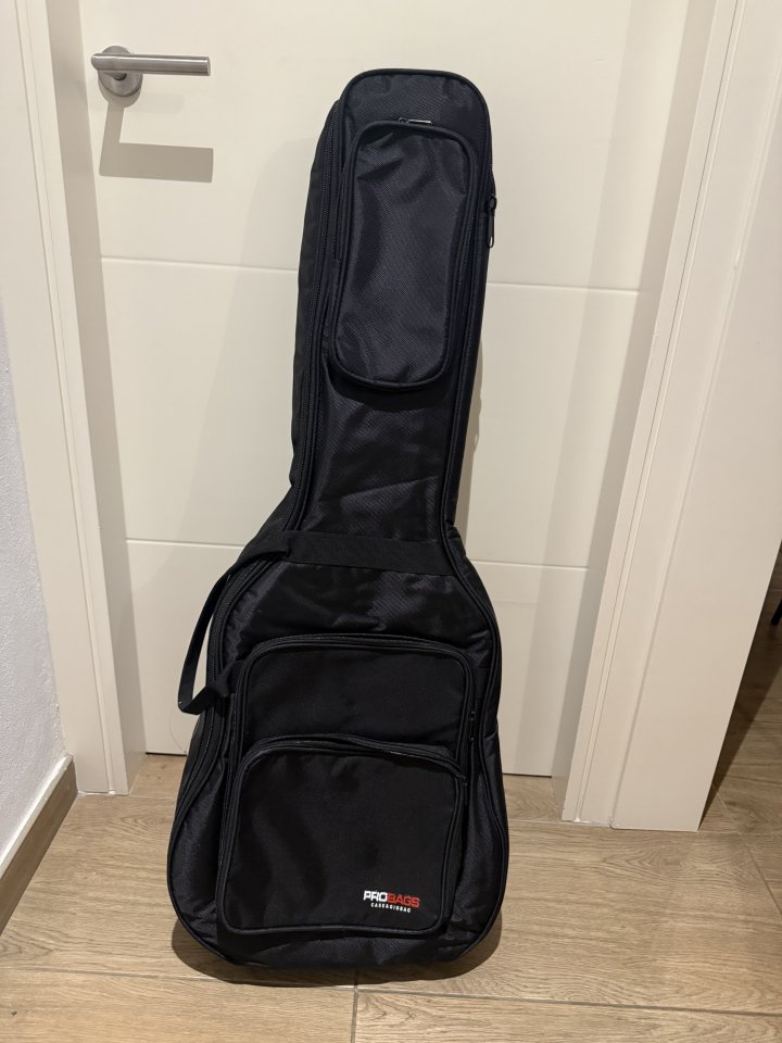 Vendo guitarra Alhambra 8P como nueva