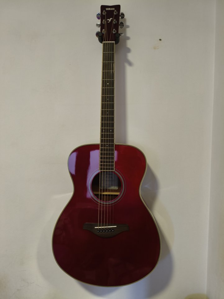 ¡NUEVA! Guitarra electroacústica Yamaha FS-TA RR Ruby Red Transacoustic.