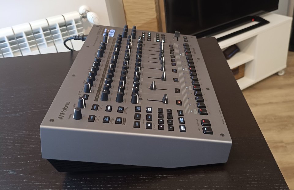 Roland TR 1000 de segunda mano · Foto 2 de 5 · Madrid · 2100 €