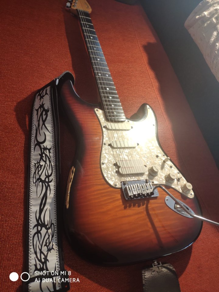 Fender Ultra Stratocaster 50 aniversario 1996 de segunda mano · Foto 2 de 4 · Castellón · 2200 €