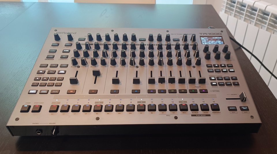 Roland TR 1000 de segunda mano · Foto 3 de 5 · Madrid · 2100 €