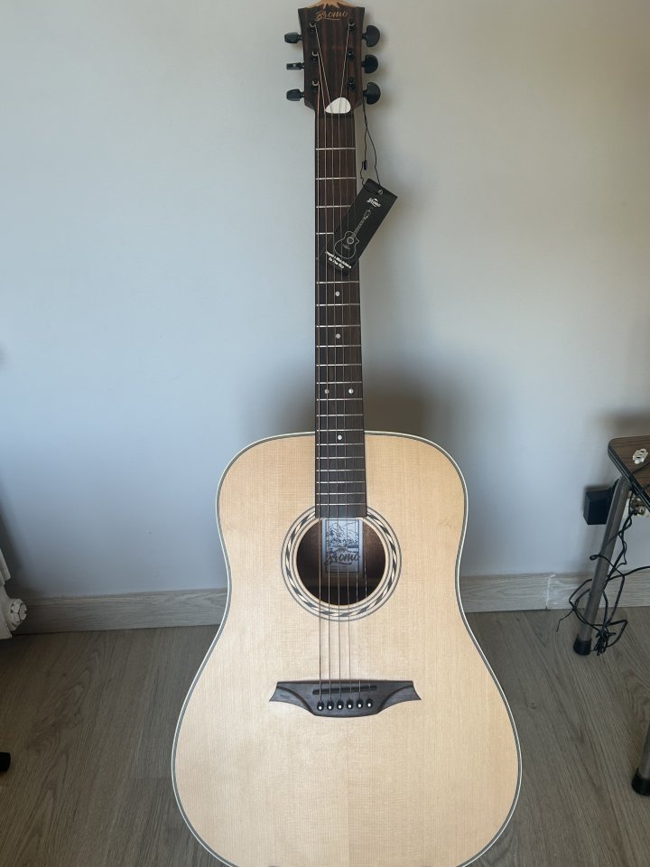 Guitarra acústica bromo baa1 nueva a estrenar de segunda mano · Foto 1 de 3 · Ourense · 140 €