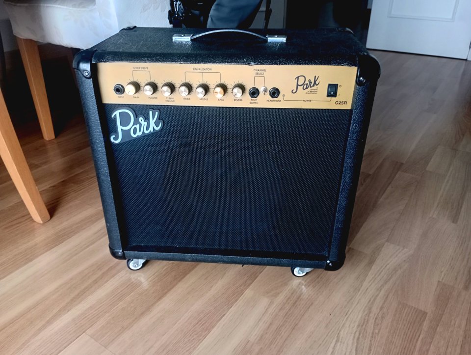 Amplificador Park G25R - "heavy modded" - Sonidazo JCM800 de segunda mano · Foto 1 de 4 · Murcia · 100 €