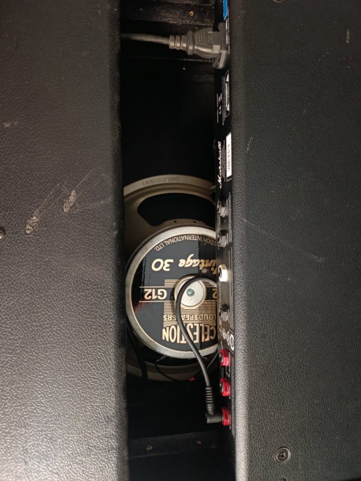 Cambio celestion V30 de segunda mano · Foto 1 de 2 · Badajoz