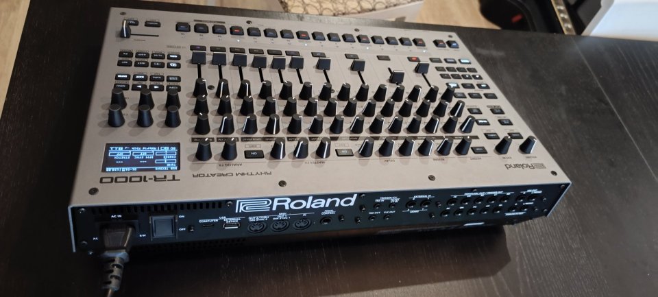 Roland TR 1000 de segunda mano · Foto 4 de 5 · Madrid · 2100 €