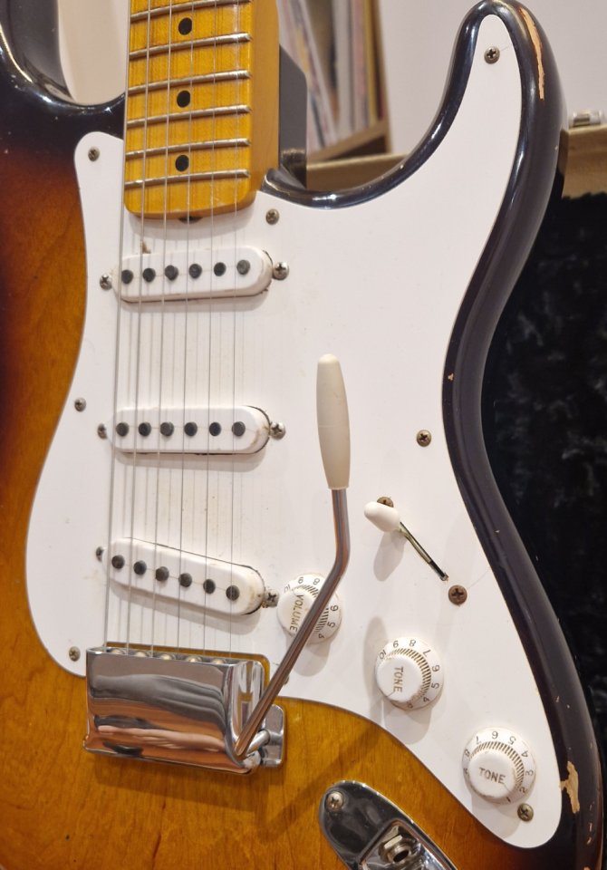 Set plásticos relic Fender Stratocaster 1954/55 de segunda mano · Foto 1 de 4 · Pontevedra · 100 €