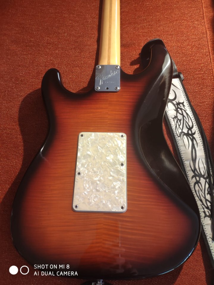 Fender Ultra Stratocaster 50 aniversario 1996 de segunda mano · Foto 4 de 4 · Castellón · 2200 €