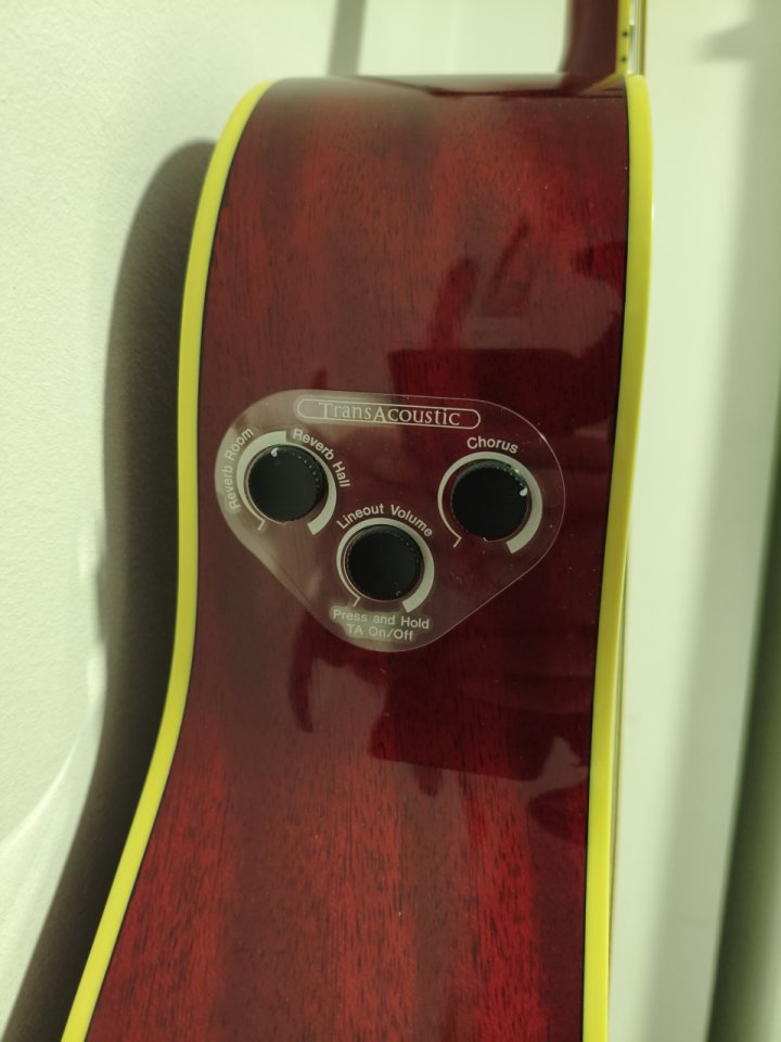 ¡NUEVA! Guitarra electroacústica Yamaha FS-TA RR Ruby Red Transacoustic.