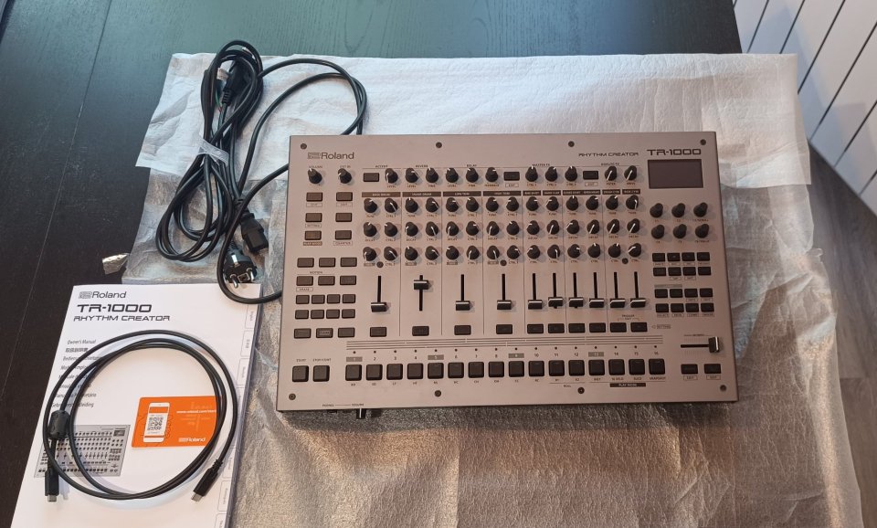 Roland TR 1000 de segunda mano · Foto 5 de 5 · Madrid · 2100 €