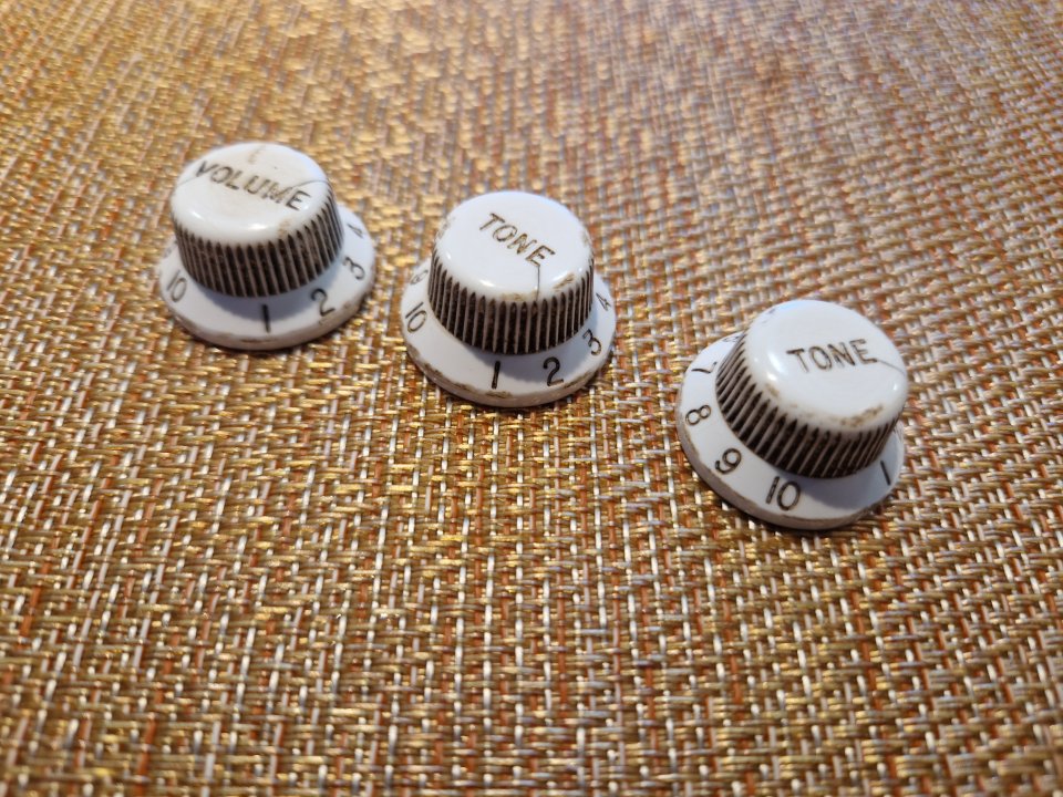 Set plásticos relic Fender Stratocaster 1954/55 de segunda mano · Foto 2 de 4 · Pontevedra · 100 €