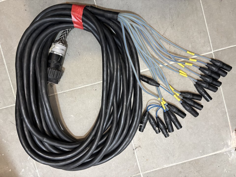 Manguera Multipar Beam-XLR 12ch + Cajetín 12ch de segunda mano · Foto 3 de 5 · Madrid · 350 €