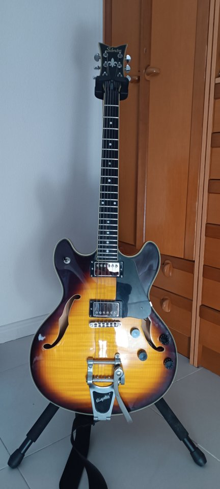 Schecter Corsair semihollow de segunda mano · Foto 1 de 6 · Araba · 700 €