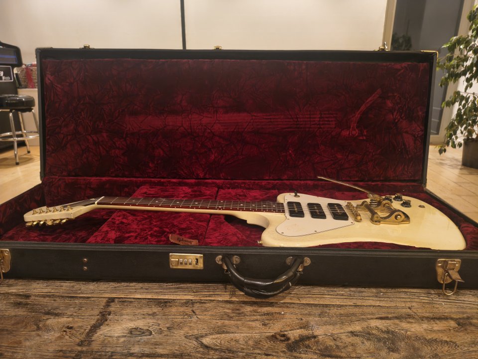 Gibson Custom Shop Non Reverse Firebird 2008 - TV White de segunda mano · Foto 2 de 5 · Gipuzkoa · 3590 €