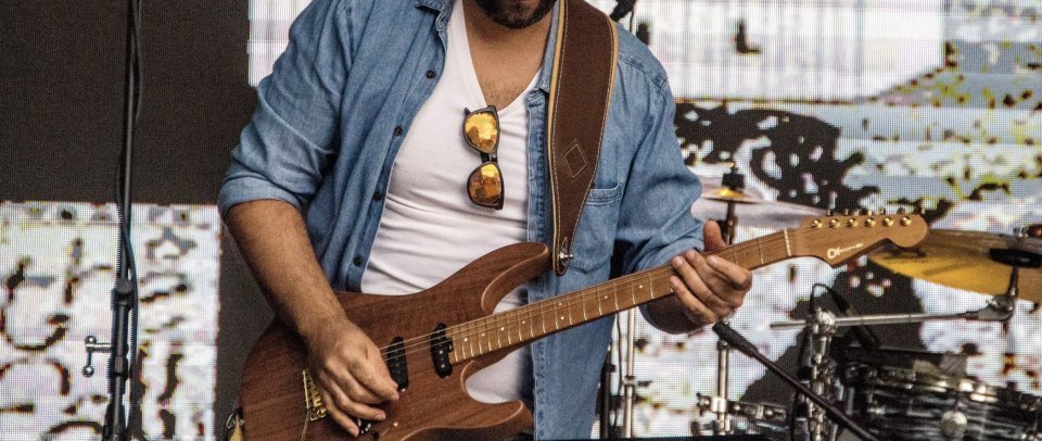 CHARVEL PRO MOD DK 22 WALNUT HSS- 2,9 kg!!! (mejorada pastillas y electrònica)