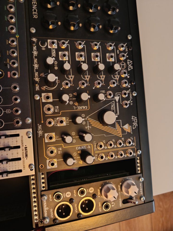 Sintetizador modular con case arturia rackbrute 6u de segunda mano · Foto 5 de 5 · Lugo · 1 €