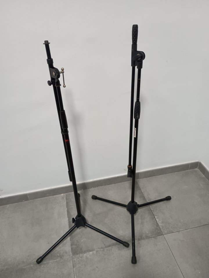 2 soportes de micrófono de segunda mano · Foto 1 de 4 · Málaga · 25 €