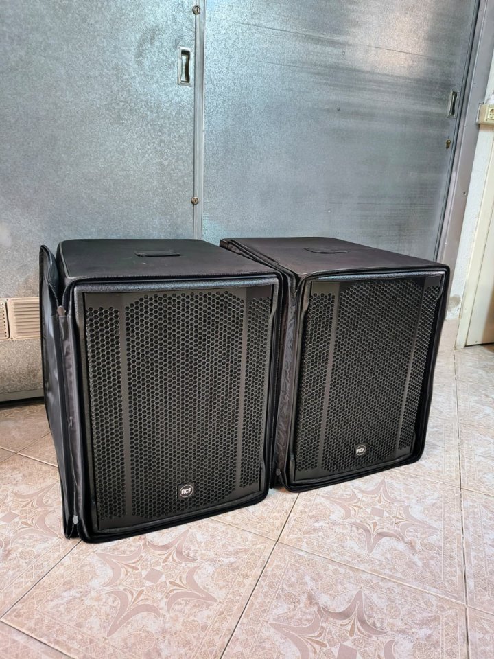 2 Subgraves / Subs RCF 905-AS II de segunda mano · Foto 1 de 7 · Barcelona · 1500 €
