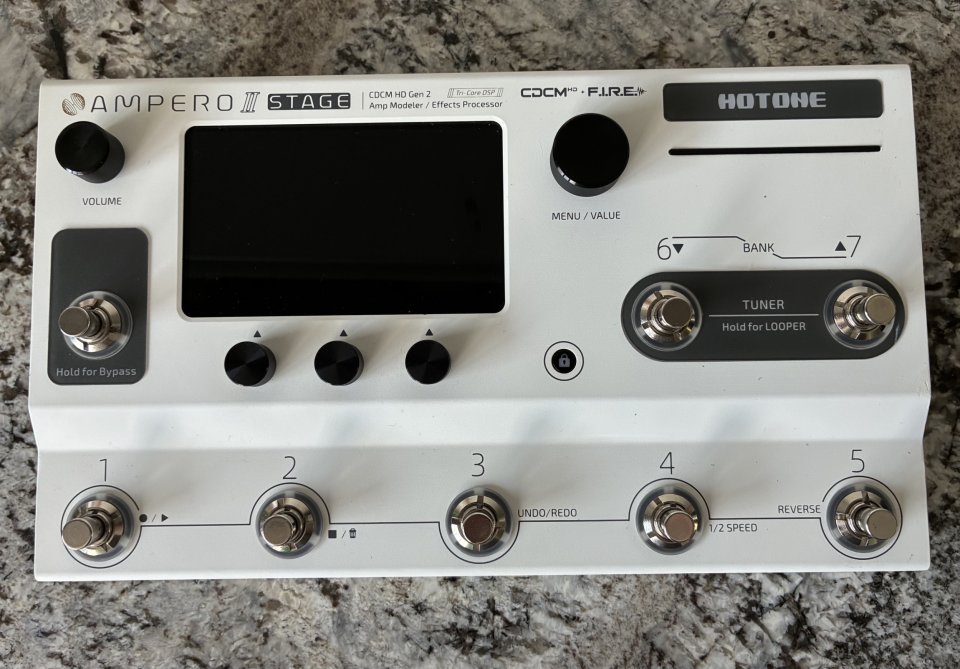 Hotone Ampero II Stage, impecable de segunda mano · Foto 1 de 7 · Madrid · 350 €