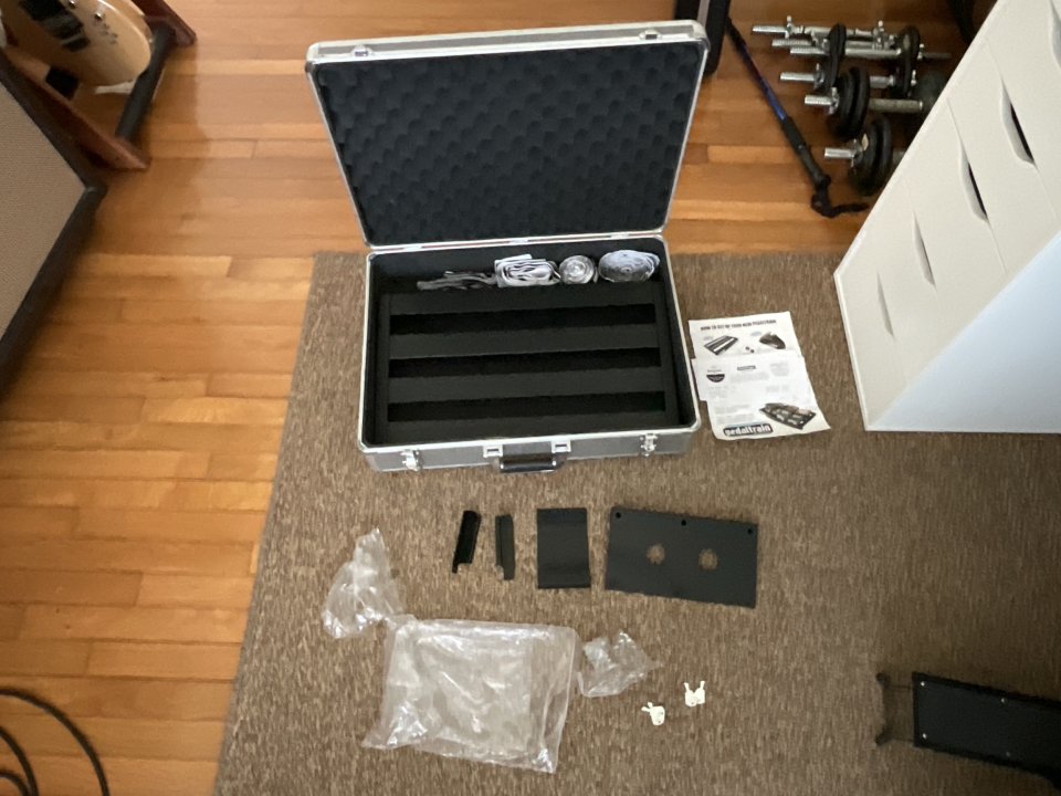 Pedalera Pedaltrain 1 por estrenar con maleta y accesorios de segunda mano · Foto 1 de 2 · Barcelona · 100 €