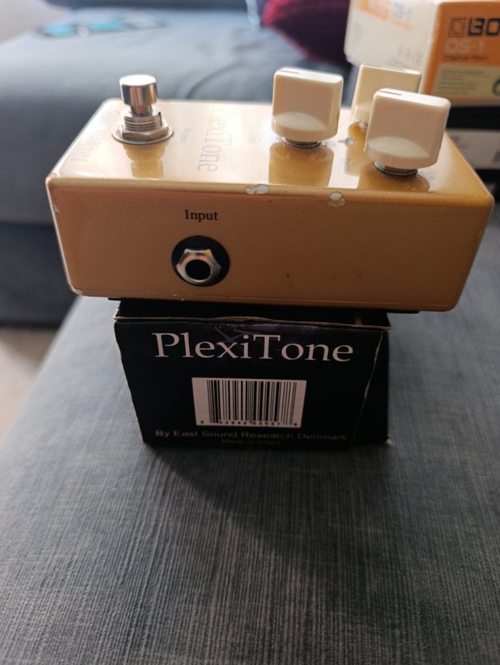 Plexitone Carl Martín de segunda mano · Foto 3 de 4 · Badajoz · 70 €