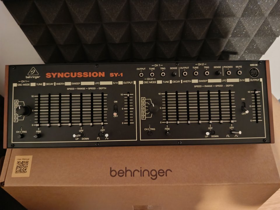 Behringer syncussion de segunda mano · Lugo · 110 €