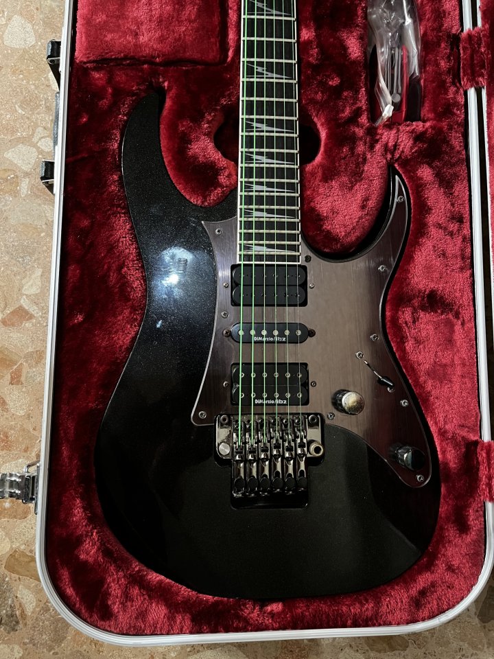 Vendo guitarra Ibanez Prestige de segunda mano · Foto 2 de 4 · Castellón · 1100 €