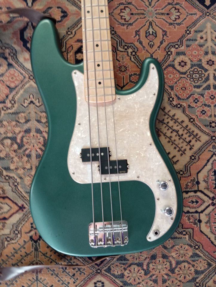 Squier Sonic Precision EMG de segunda mano · Foto 2 de 9 · Barcelona · 260 €