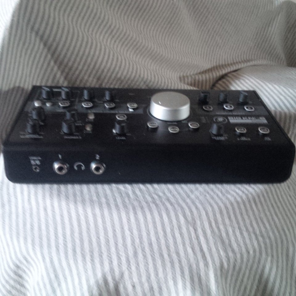 Mackie Big Knob Studio +