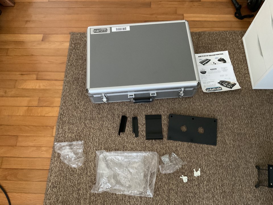 Pedalera Pedaltrain 1 por estrenar con maleta y accesorios de segunda mano · Foto 2 de 2 · Barcelona · 100 €