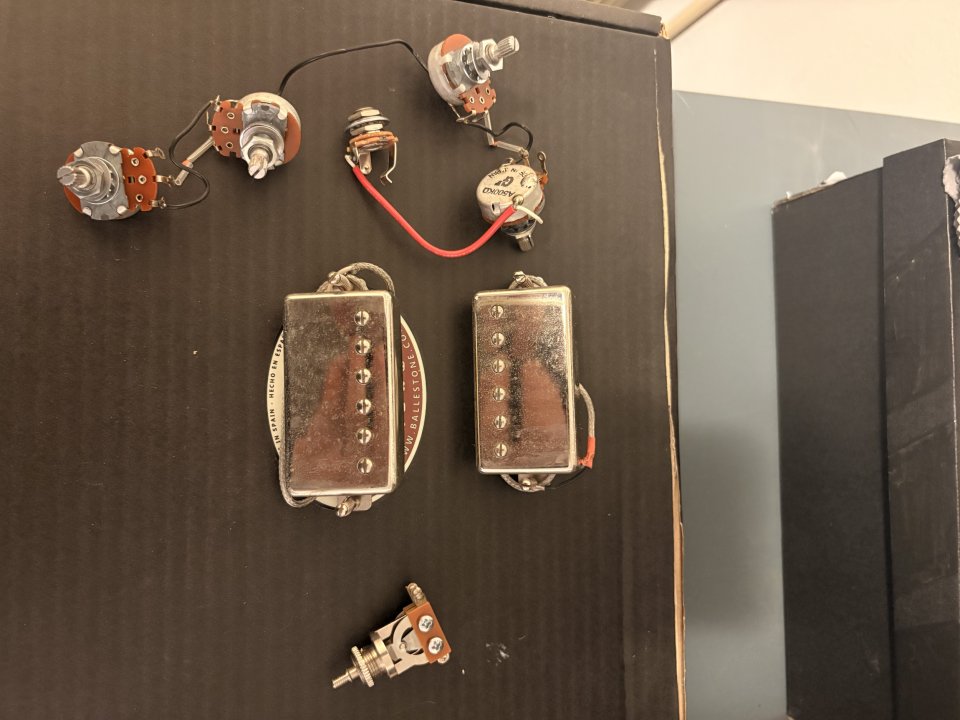 Humbuckers MKII Tokai de segunda mano · Foto 1 de 2 · Barcelona · 160 €