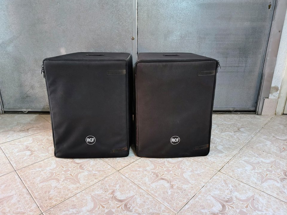 2 Subgraves / Subs RCF 905-AS II de segunda mano · Foto 3 de 7 · Barcelona · 1500 €