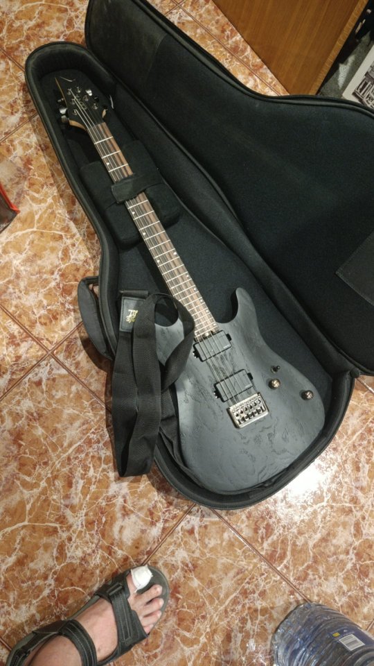 Cort KX500 - Fishman Fluence Modern + Funda Boss (opcional) de segunda mano · Foto 1 de 4 · Barcelona · 530 €